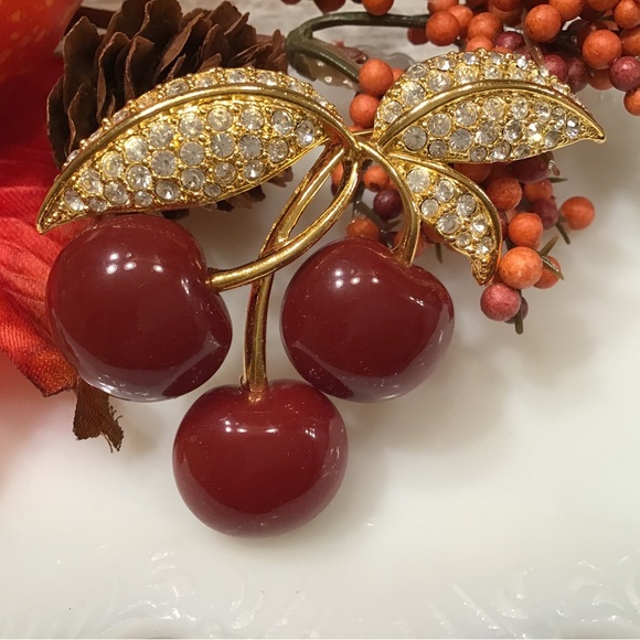 Joan Rivers Brooch - Picture 4 of 5